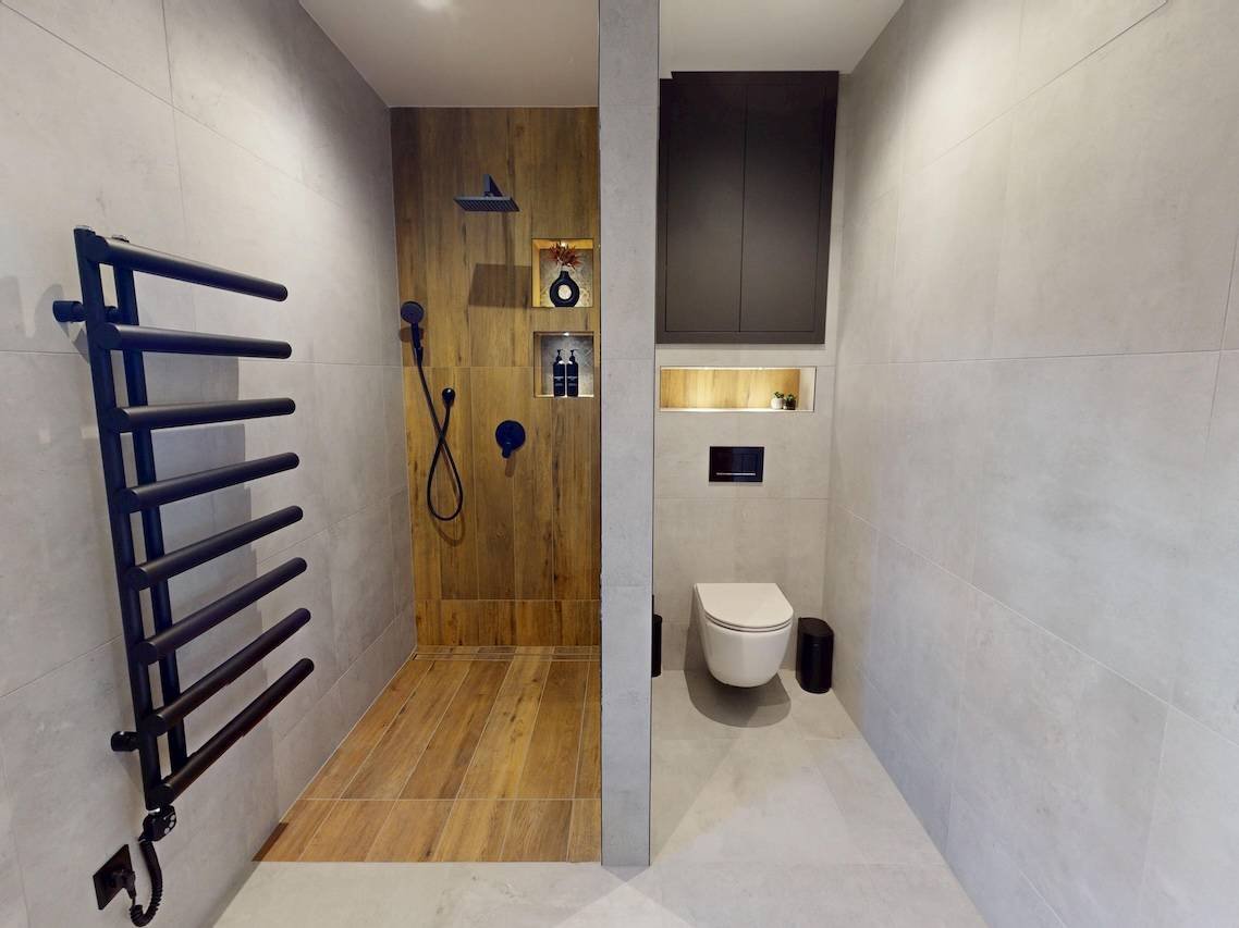 Balaton House Bathroom 1